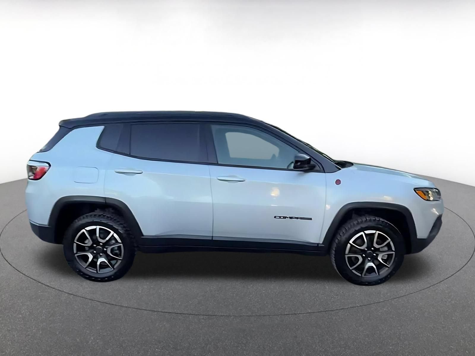 Used 2025 Jeep Compass Trailhawk AWD/4WD image 15