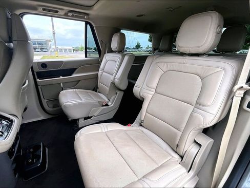 Used 2018 Lincoln Navigator Reserve AWD/4WD image 32