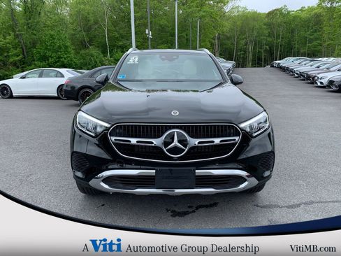 Used 2024 Mercedes-Benz GLC 300 4MATIC image 3