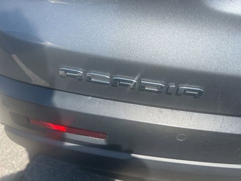 Used 2022 GMC Acadia AT4 w/ Preferred Package AWD/4WD image 7