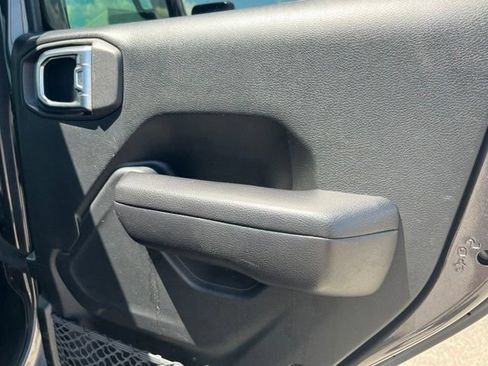 Used 2018 Jeep Wrangler Unlimited Sport S AWD/4WD image 25