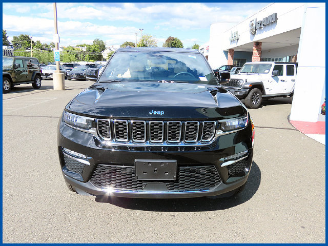 Used 2023 Jeep Grand Cherokee Limited AWD/4WD image 3