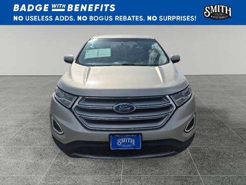 Used 2018 Ford Edge Titanium w/ Technology Package FWD image 9