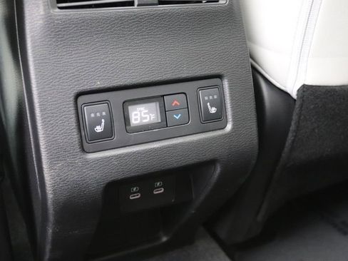Used 2025 Mitsubishi Outlander AWD image 11