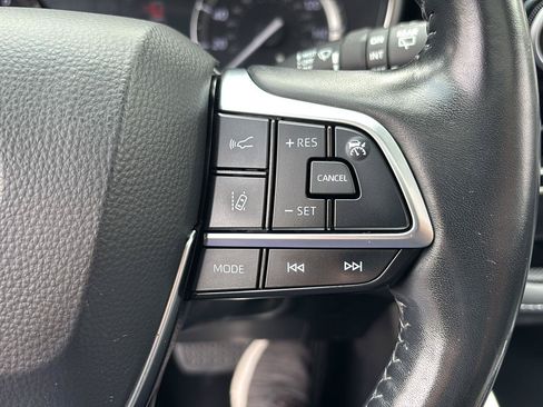 Used 2021 Toyota Highlander Limited AWD/4WD image 28