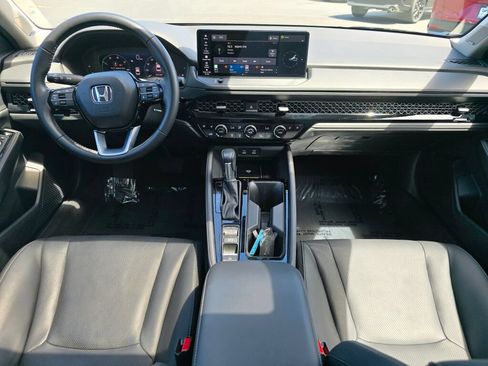 Used 2024 Honda Accord Touring image 2