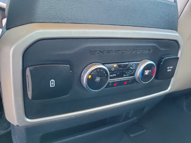 Used 2024 Ford Expedition Limited RWD image 18