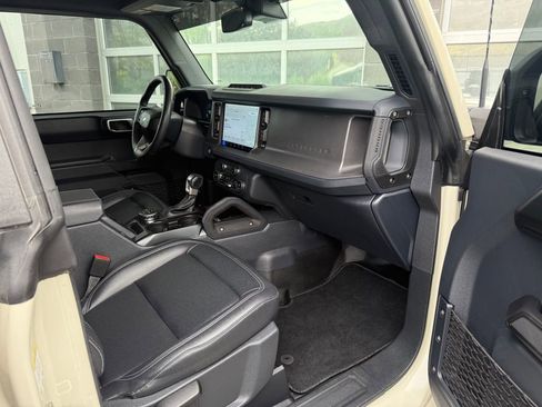 Used 2025 Ford Bronco Badlands image 21