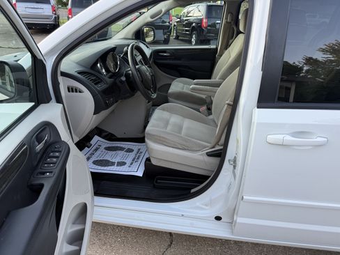 Used 2017 Dodge Grand Caravan SE w/ Power Window Group FWD image 13