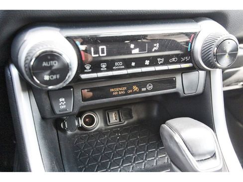 Used 2022 Toyota RAV4 SE image 20