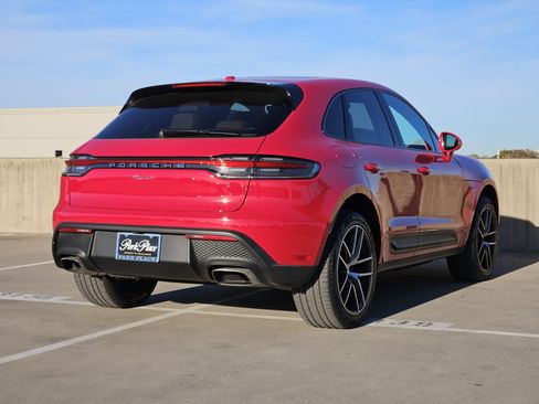 Certified 2025 Porsche Macan image 8