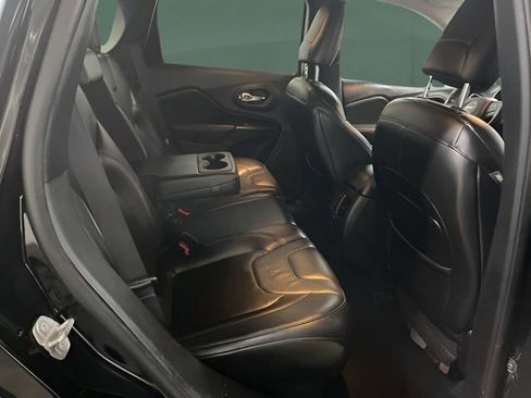 Used 2019 Jeep Cherokee Trailhawk image 14