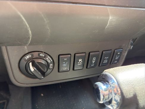 Used 2019 Nissan Frontier PRO-4X w/ Pro-4x Luxury Package image 18