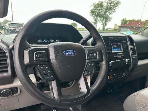 Used 2017 Ford F150 XLT AWD/4WD image 3