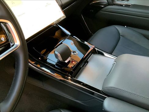 Used 2024 Land Rover Range Rover Sport SE image 16