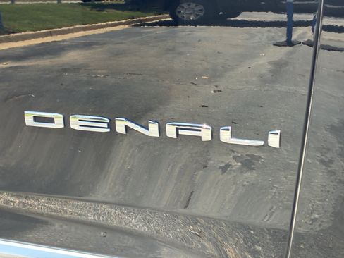 Used 2024 GMC Yukon XL Denali AWD/4WD image 7