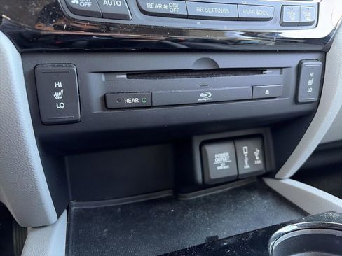 Certified 2017 Honda Pilot Touring image 30