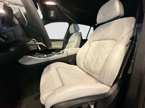 New 2026 BMW X5 xDrive40i w/ M Sport Package AWD/4WD image 22