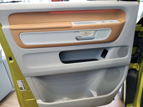 New 2025 Volkswagen ID. Buzz 1st Edition RWD image 17