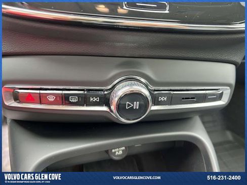 Certified 2025 Volvo XC40 B5 Plus w/ Protection Package Premier image 30