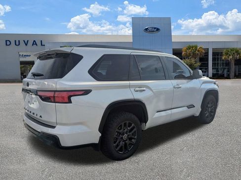 Used 2024 Toyota Sequoia Platinum AWD/4WD image 4