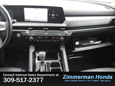 Used 2024 Kia Telluride EX w/ EX Captain's Chair Package AWD/4WD image 19