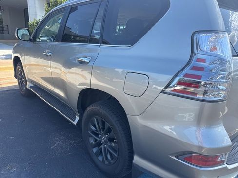 Used 2023 Lexus GX 460 Premium AWD/4WD image 3