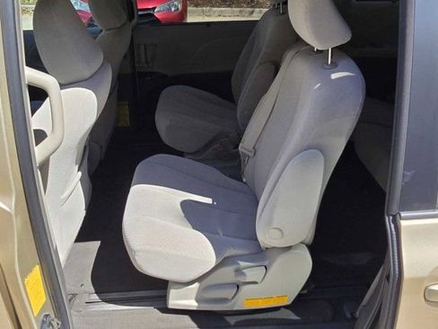 Used 2011 Toyota Sienna LE image 28