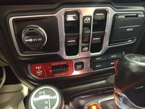 Used 2018 Jeep Wrangler Unlimited Rubicon w/ Dual Top Group AWD/4WD image 25