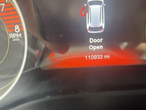 Used 2016 Jeep Cherokee Overland w/ Technology Group FWD image 4