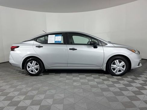 Used 2021 Nissan Versa S FWD image 11