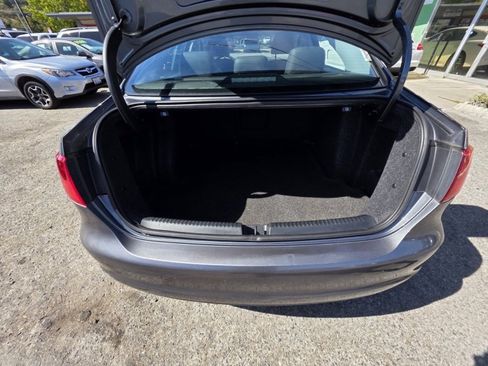 Used 2011 Volkswagen Jetta SE image 23