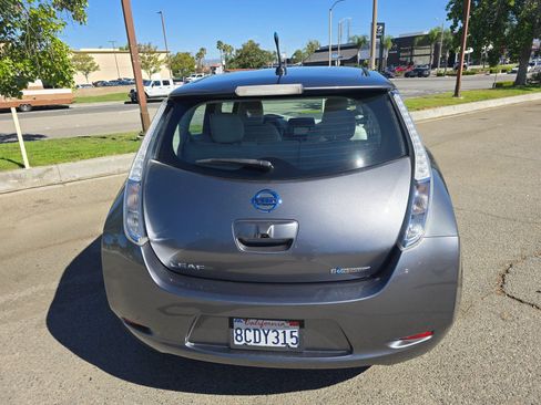 Used 2014 Nissan Leaf SV FWD image 6