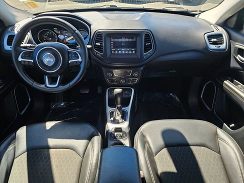 Used 2020 Jeep Compass Latitude FWD image 9
