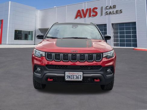 Used 2025 Jeep Compass Trailhawk AWD/4WD image 2