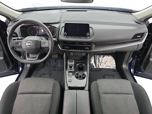 Certified 2025 Nissan Rogue SV image 9