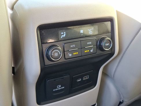 Used 2022 GMC Acadia Denali w/ Denali Ultimate Package image 22