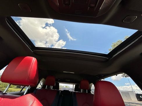 Used 2023 Toyota Highlander XSE FWD image 29