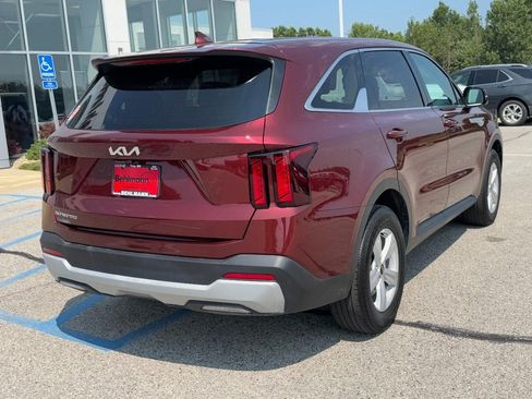Used 2025 Kia Sorento LX FWD image 4