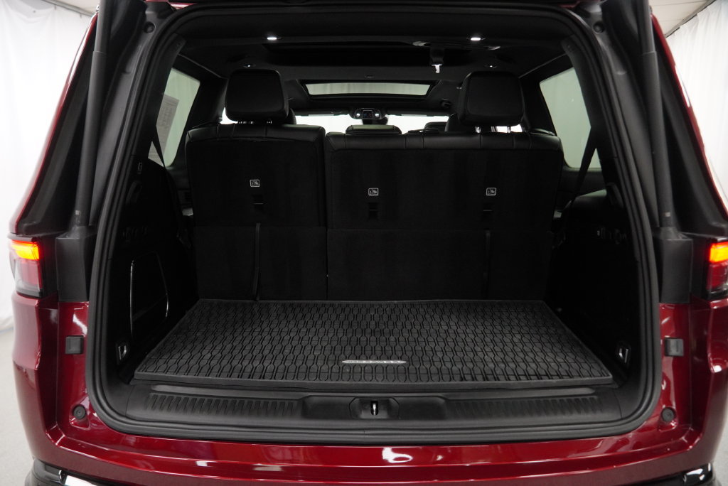 Used 2024 Jeep Wagoneer Series II AWD/4WD image 36