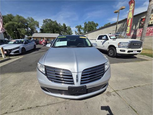 Used 2018 Lincoln MKT AWD w/ Technology Package image 2