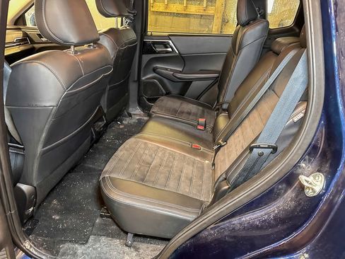 Used 2024 Mitsubishi Outlander SE image 11