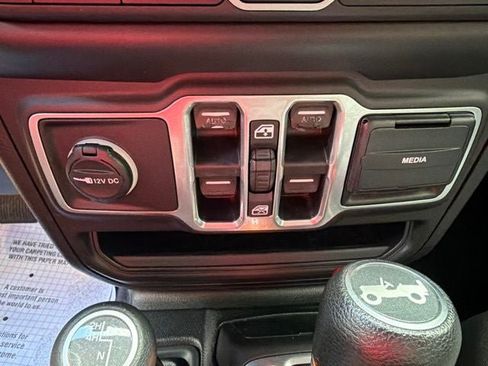 Used 2018 Jeep Wrangler Unlimited Sport S AWD/4WD image 14