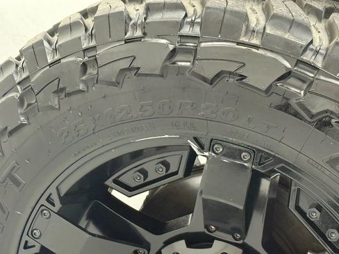 Used 2020 Jeep Wrangler Unlimited Sahara image 51