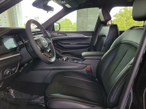 New 2026 Jeep Grand Cherokee L 2WD image 17