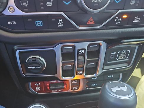 Used 2024 Jeep Wrangler Unlimited Rubicon 4xe w/ Technology Group image 18