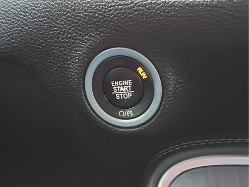 Used 2018 Dodge Challenger R/T image 32