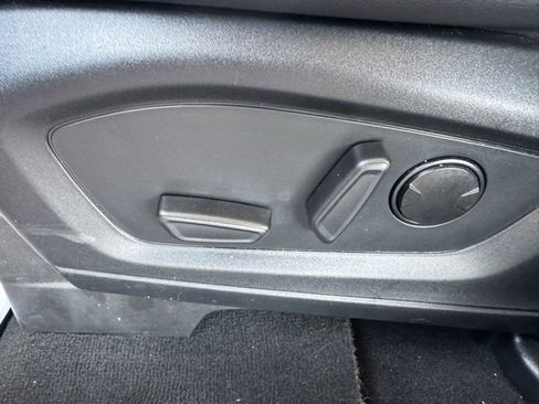 Used 2022 Ford Explorer XLT w/ Equipment Group 202A image 19