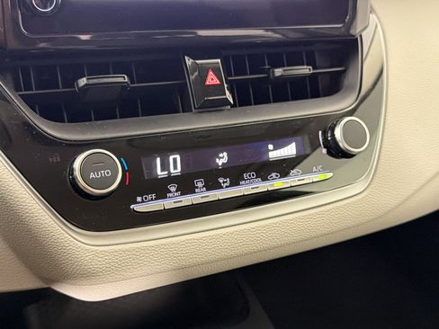 Used 2025 Toyota Corolla LE image 24