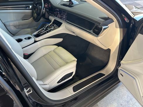 Used 2022 Porsche Panamera Platinum Edition image 23